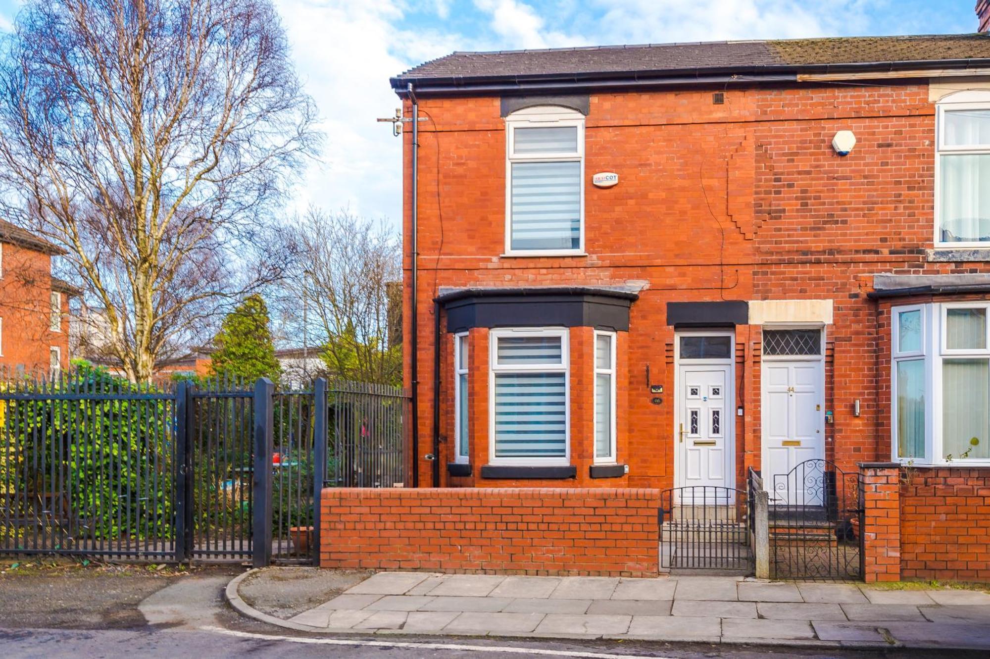 4 Bedroom Victorian House Manchester Exterior photo