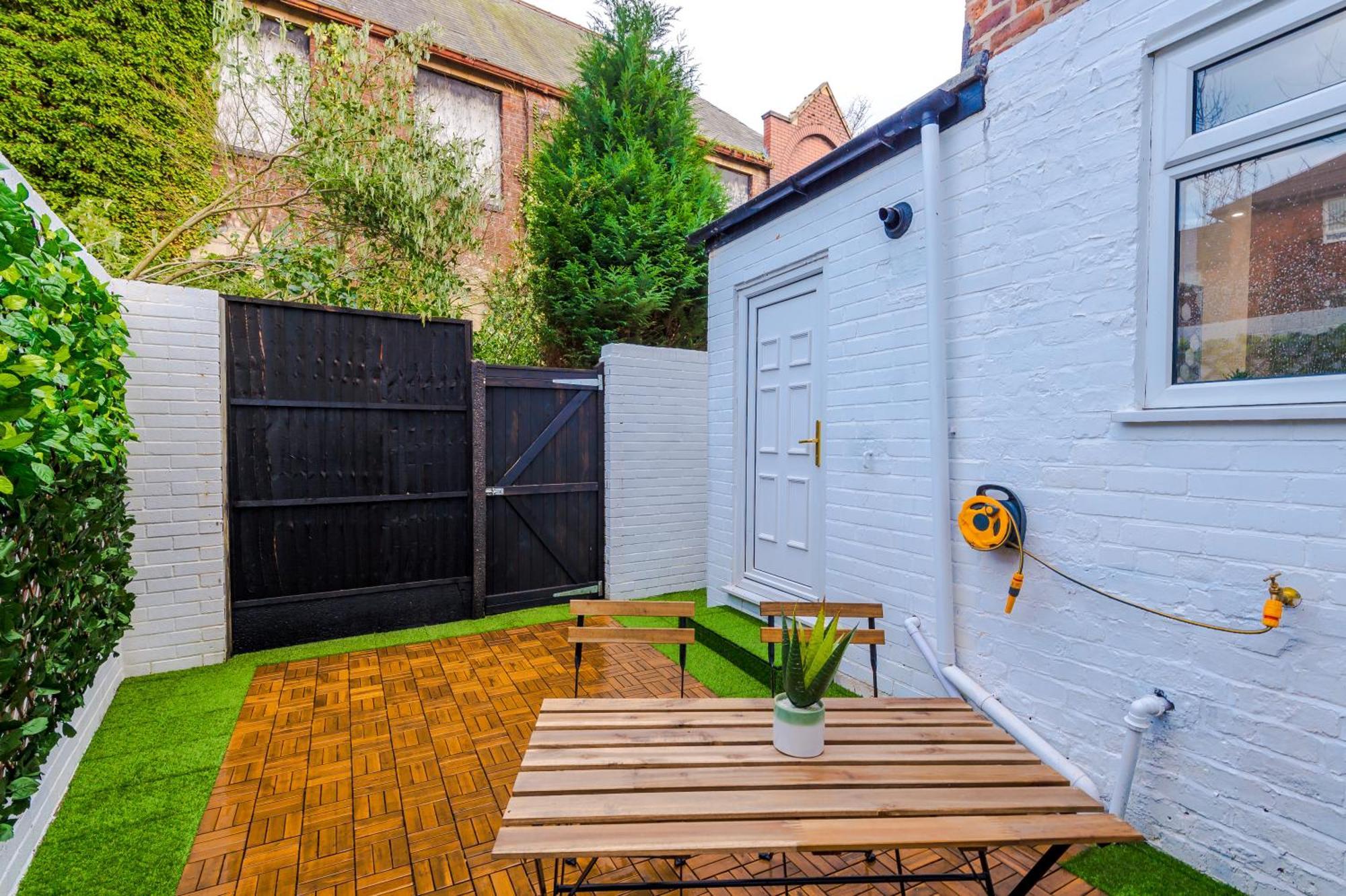 4 Bedroom Victorian House Manchester Exterior photo