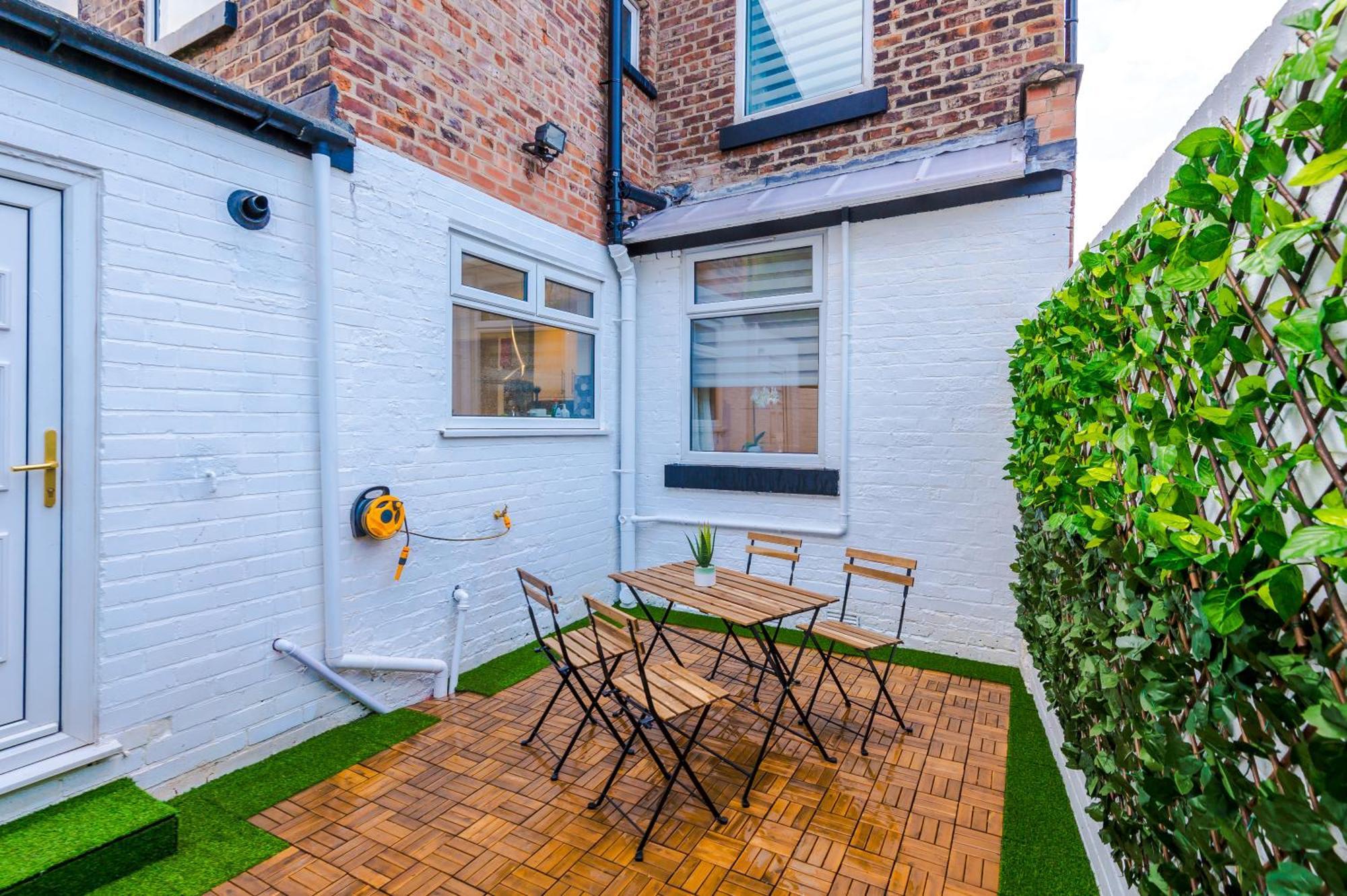 4 Bedroom Victorian House Manchester Exterior photo